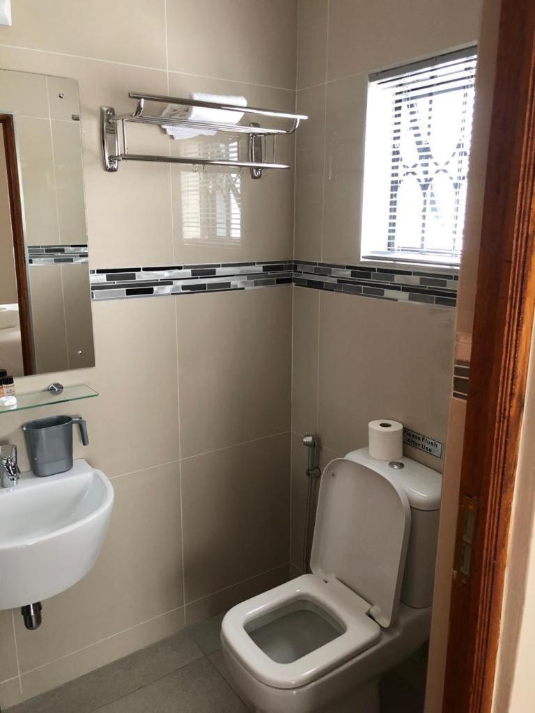 Aqua Stone Guest House Mbombela Esterno foto