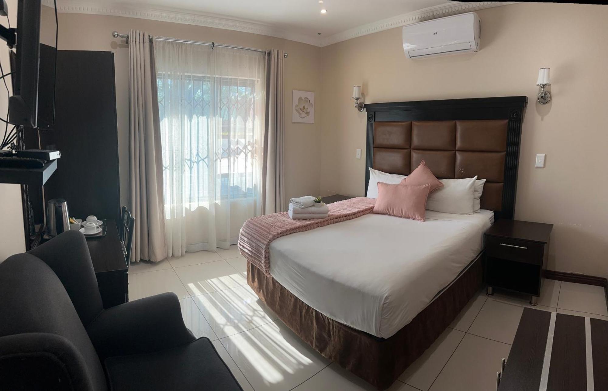 Aqua Stone Guest House Mbombela Esterno foto