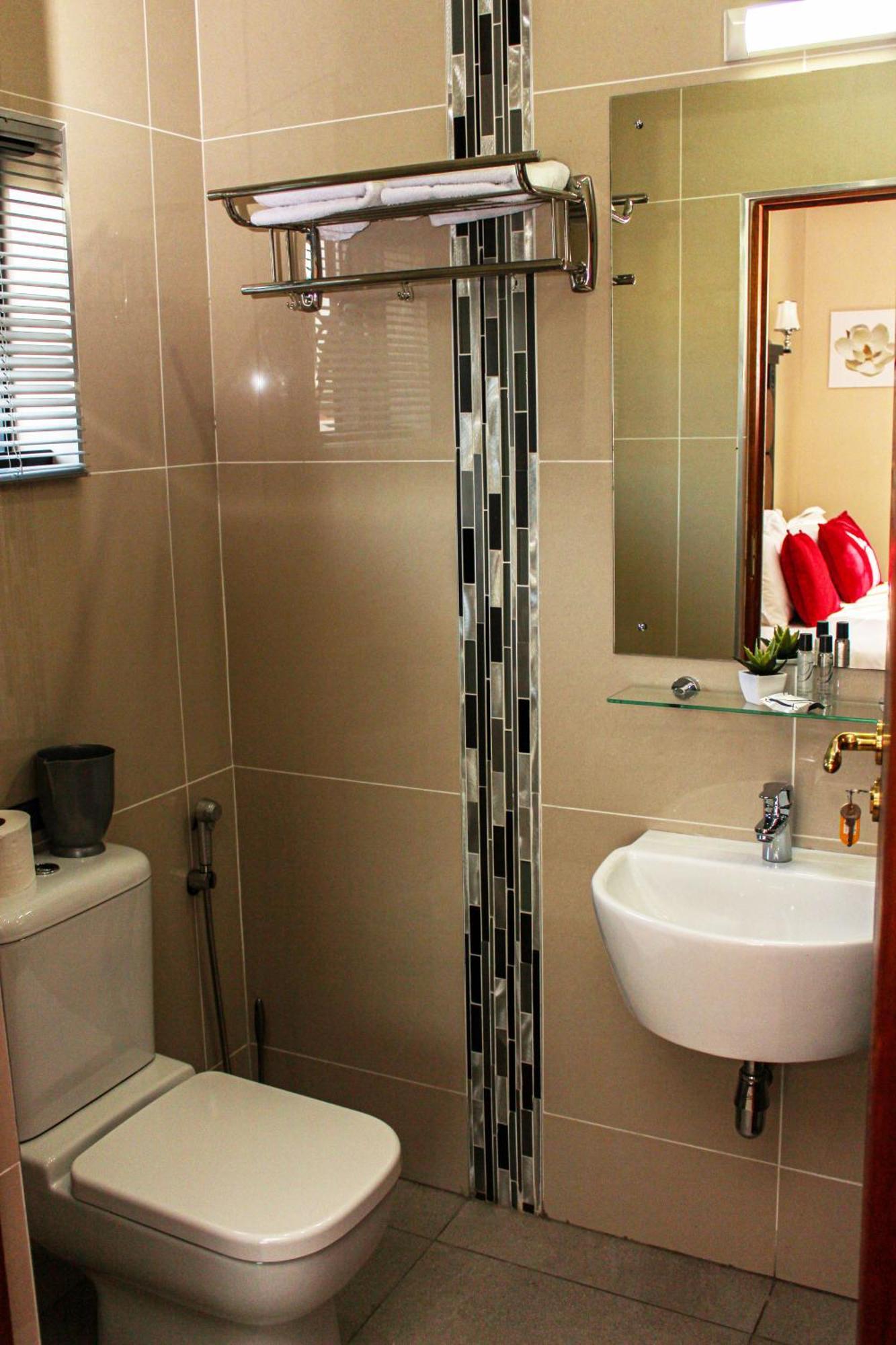 Aqua Stone Guest House Mbombela Esterno foto