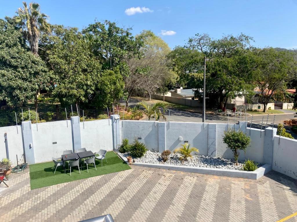 Aqua Stone Guest House Mbombela Esterno foto