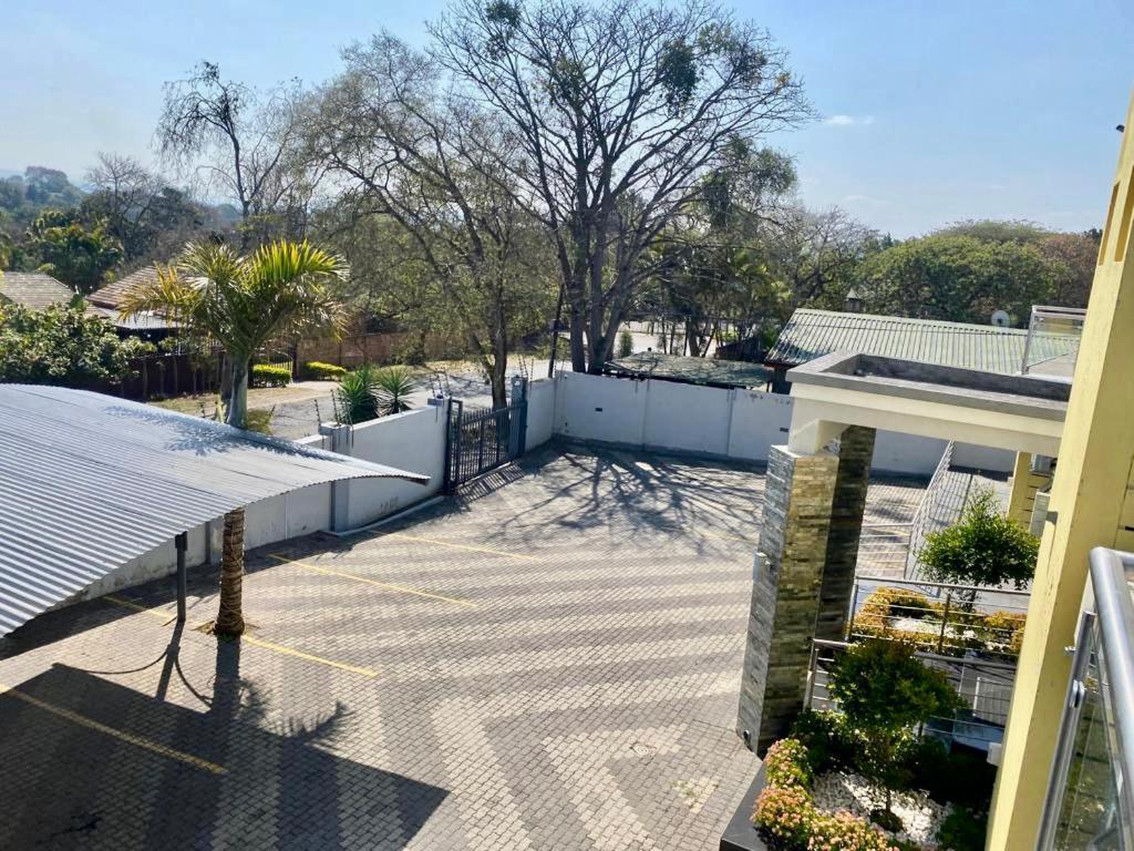Aqua Stone Guest House Mbombela Esterno foto