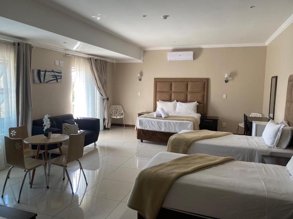 Aqua Stone Guest House Mbombela Esterno foto