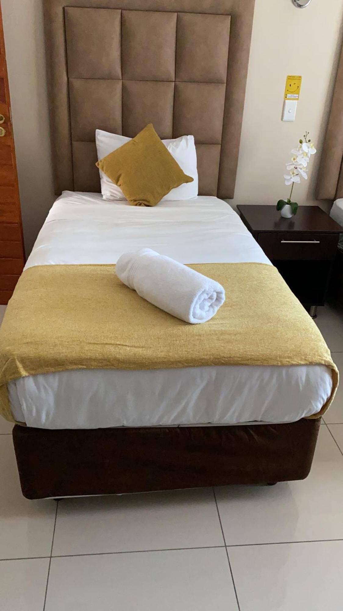 Aqua Stone Guest House Mbombela Esterno foto